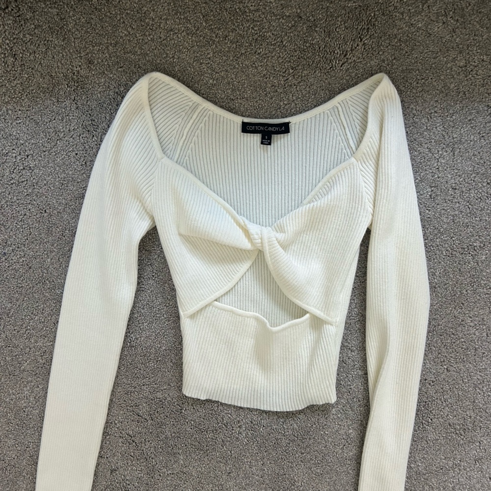 Long sleeve sweater going out top!!